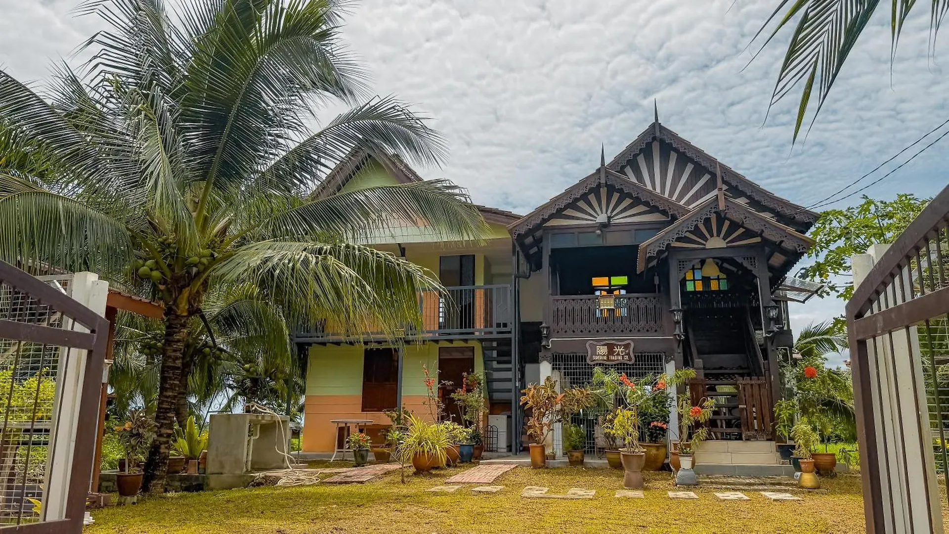 Kampung Nature Stilt House With Paddy Field View location